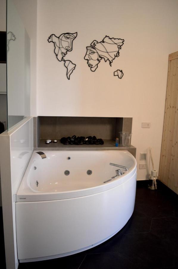 Kairos Apartment